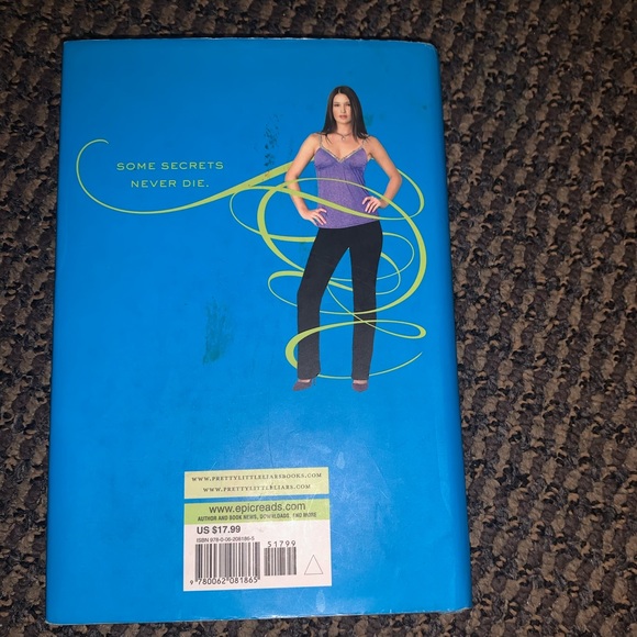 Pretty little liars hard cover book - Picture 2 of 2